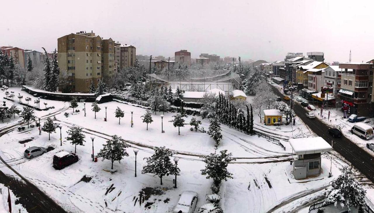 Ramada Plaza By Wyndham Izmit Hotel Kocaeli Ngoại thất bức ảnh View of the town in winter