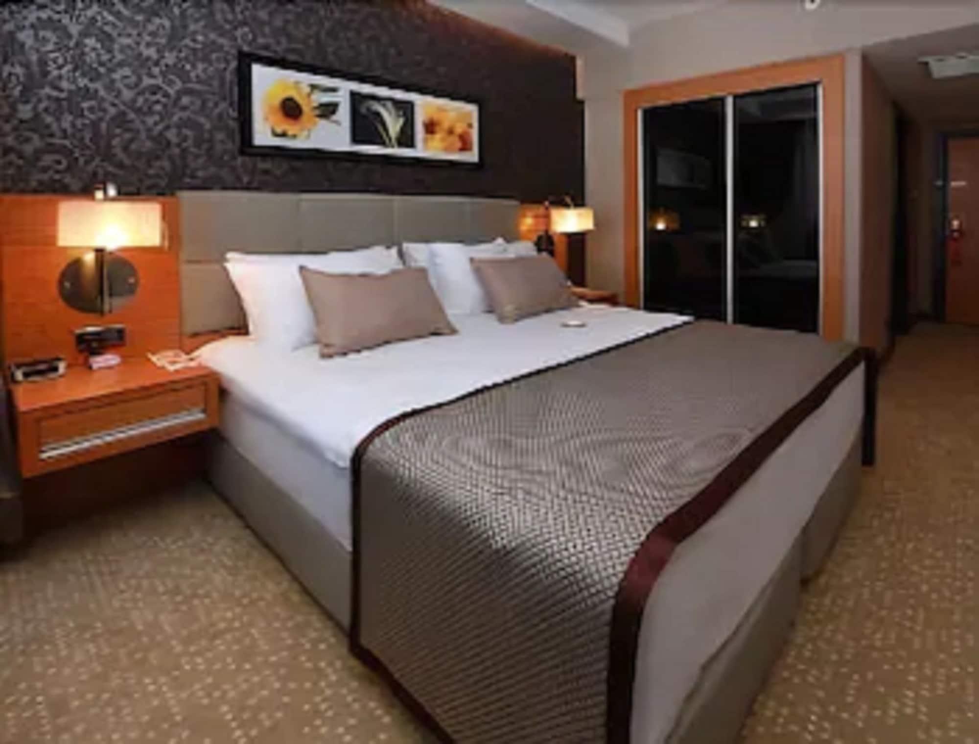 Ramada Plaza By Wyndham Izmit Hotel Kocaeli Phòng bức ảnh A room at the hotel