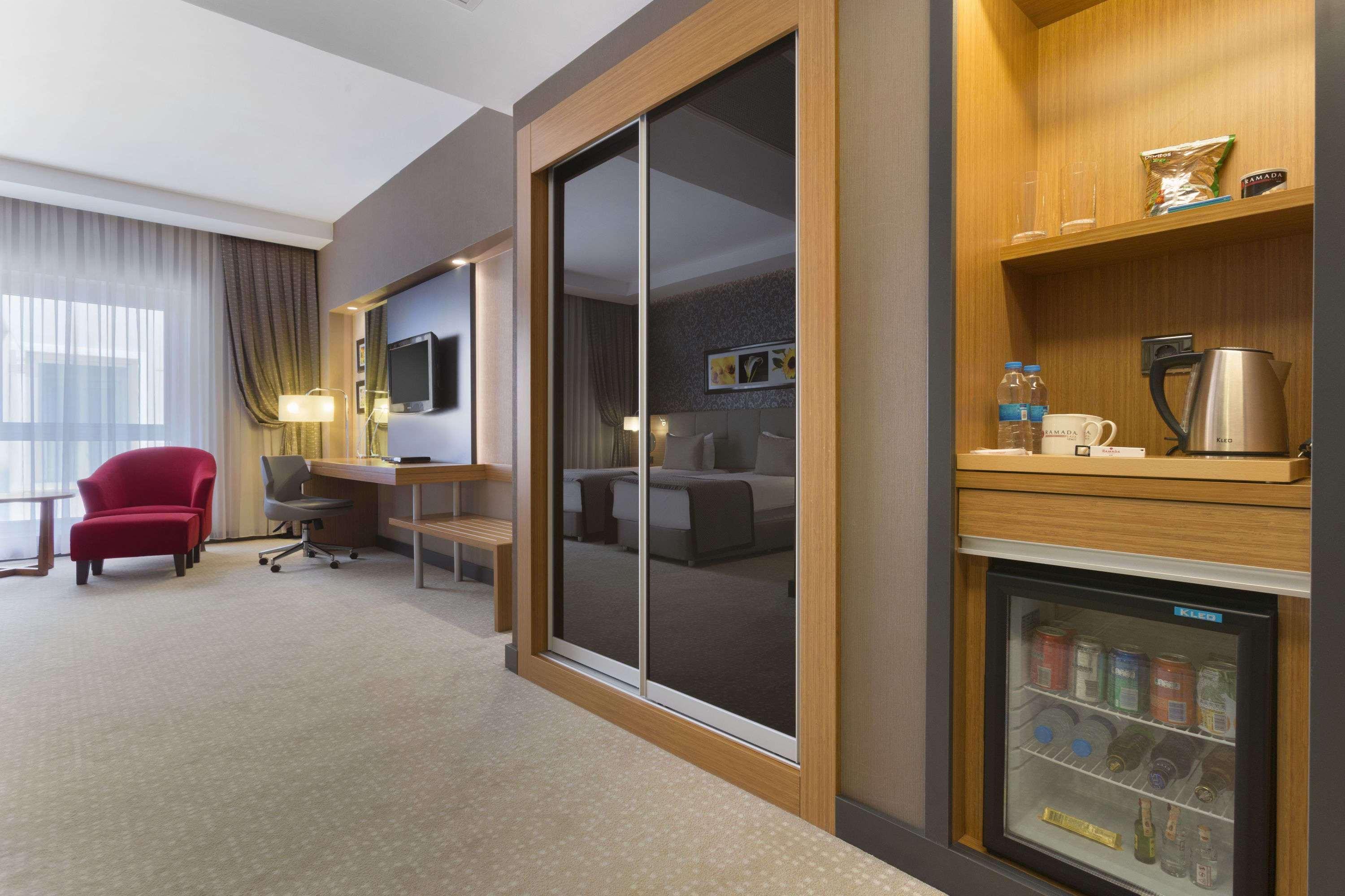 Ramada Plaza By Wyndham Izmit Hotel Kocaeli Ngoại thất bức ảnh A room at the hotel