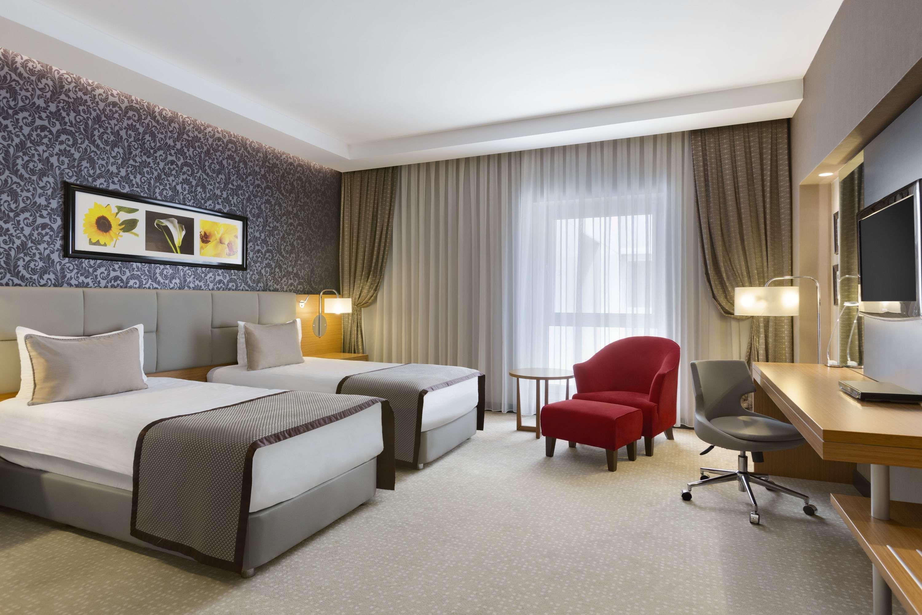 Ramada Plaza By Wyndham Izmit Hotel Kocaeli Ngoại thất bức ảnh A room at the hotel