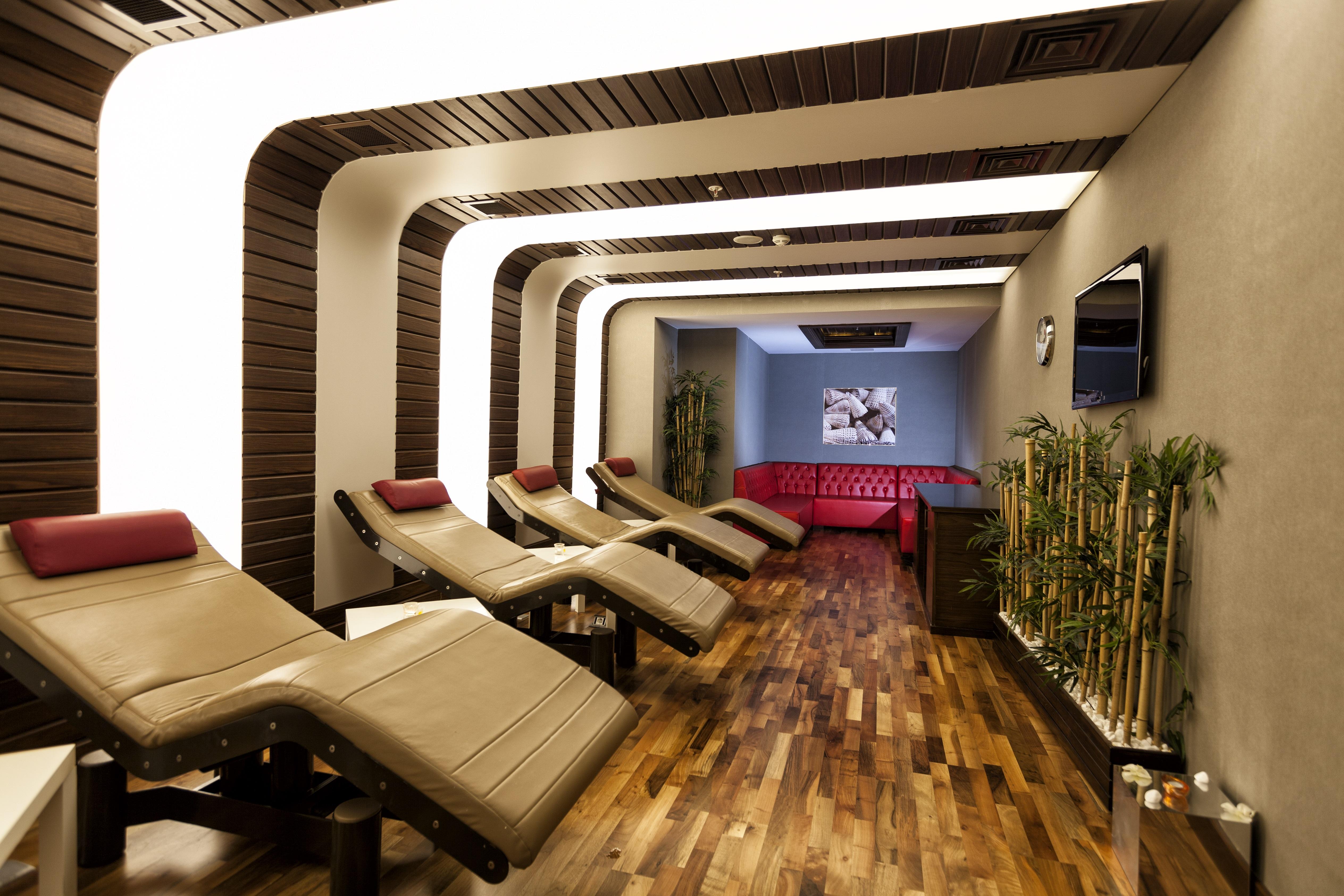 Ramada Plaza By Wyndham Izmit Hotel Kocaeli Ngoại thất bức ảnh A foot massage parlor in Seoul, South Korea