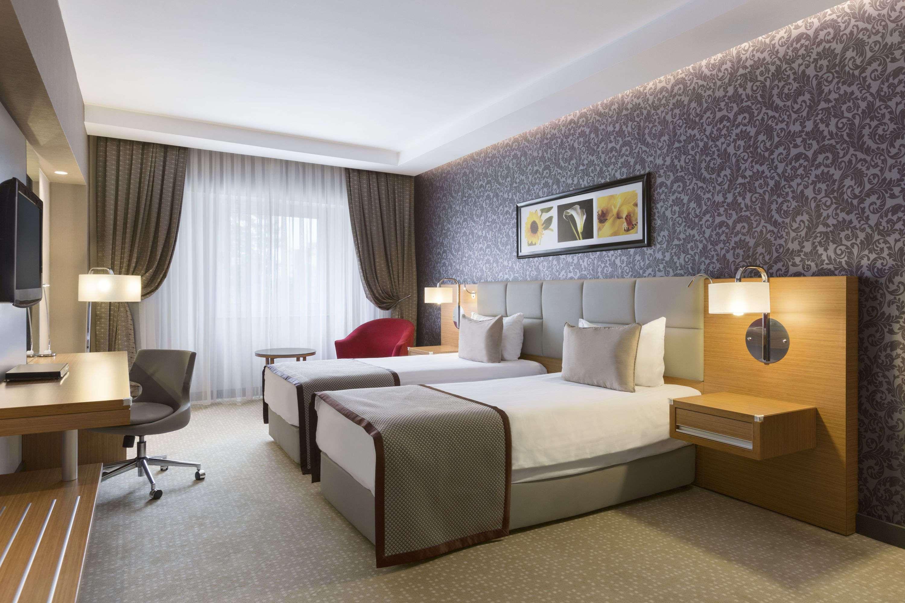 Ramada Plaza By Wyndham Izmit Hotel Kocaeli Ngoại thất bức ảnh A room at the hotel