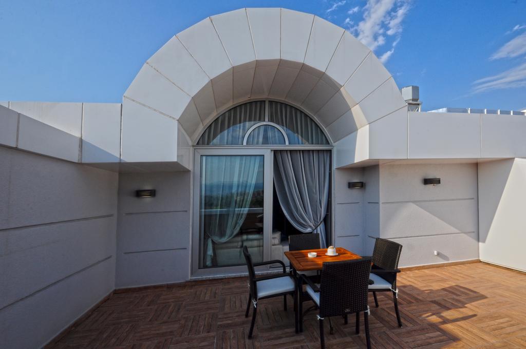Ramada Plaza By Wyndham Izmit Hotel Kocaeli Phòng bức ảnh A terrace in a hotel