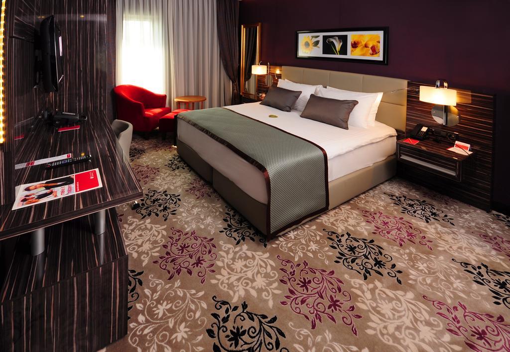 Ramada Plaza By Wyndham Izmit Hotel Kocaeli Ngoại thất bức ảnh A room at the hotel