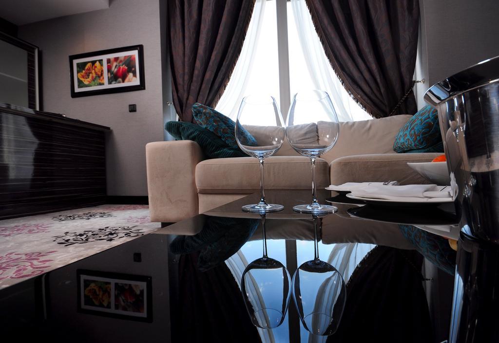 Ramada Plaza By Wyndham Izmit Hotel Kocaeli Ngoại thất bức ảnh A living room