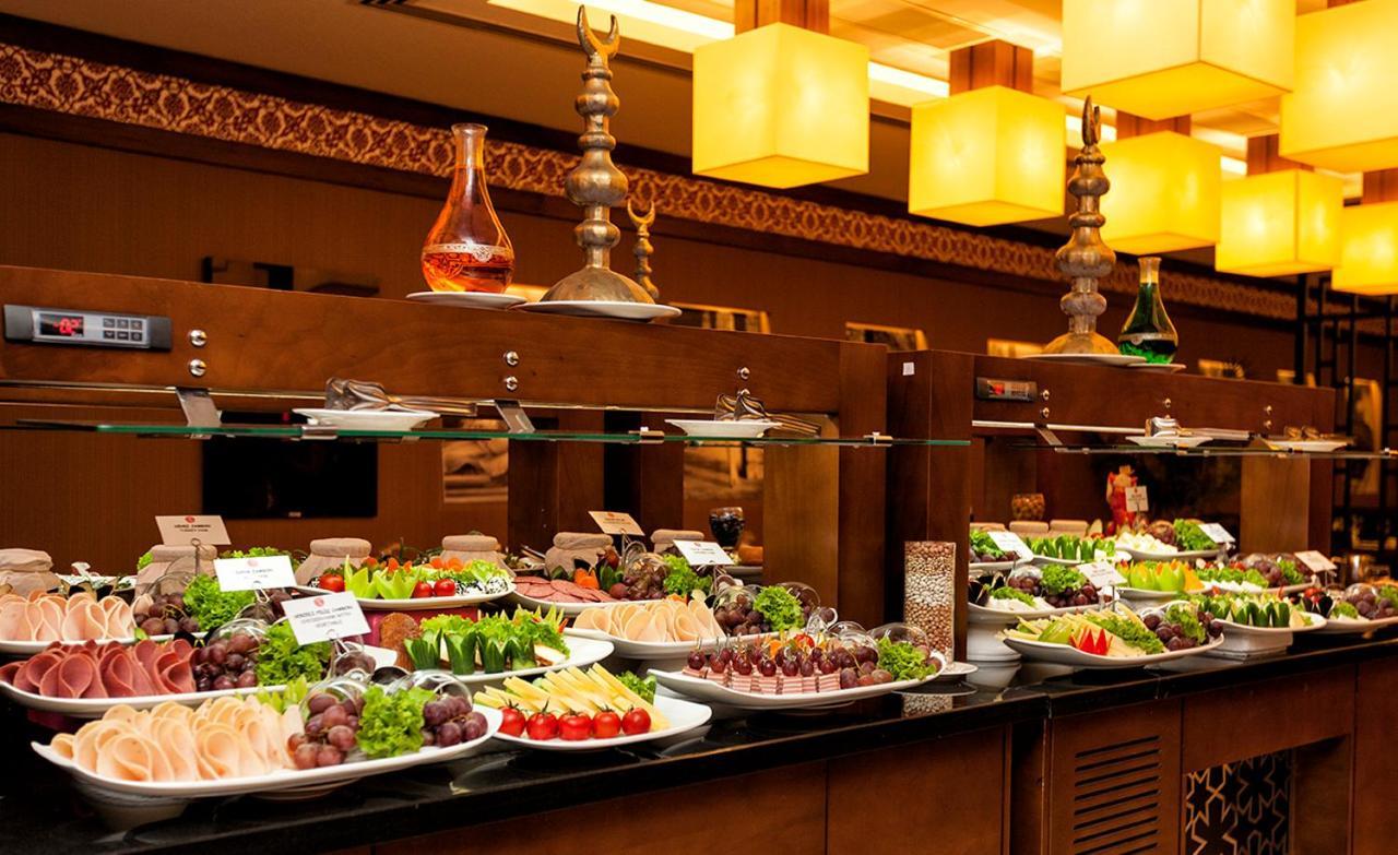 Ramada Plaza By Wyndham Izmit Hotel Kocaeli Ngoại thất bức ảnh A buffet at a hotel