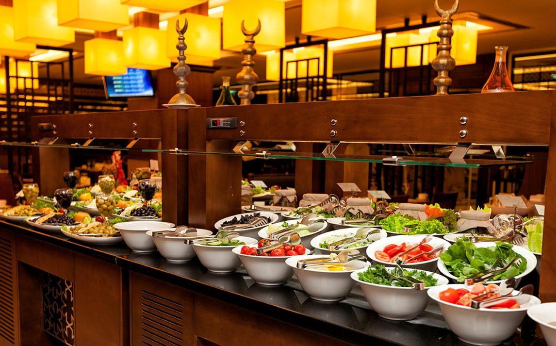 Ramada Plaza By Wyndham Izmit Hotel Kocaeli Ngoại thất bức ảnh A salad bar
